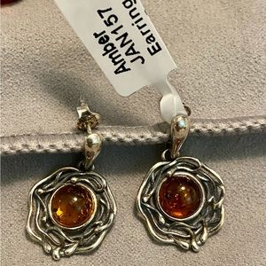 Dangling flower shaped earrings